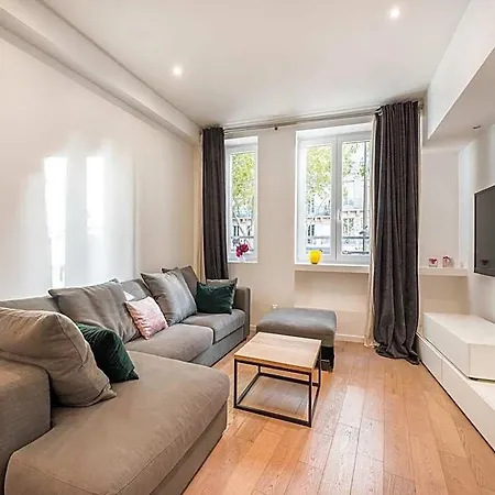Spacious With 2 Hotel 2*