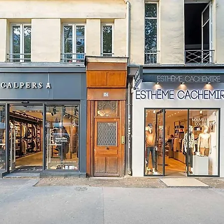 Spacious With 2 Paris