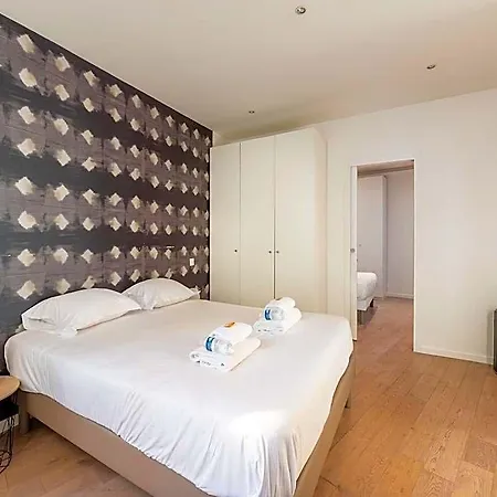 Spacious With 2 Hotel